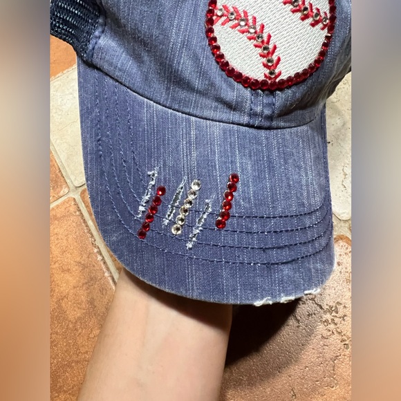 LeeLee Rox Swarovski Crystal Baseball Cap - Picture 2 of 8
